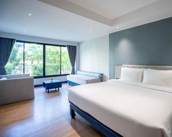 Phuket Island View Hotel (SHA Plus+) - Karon - Schlafzimmer