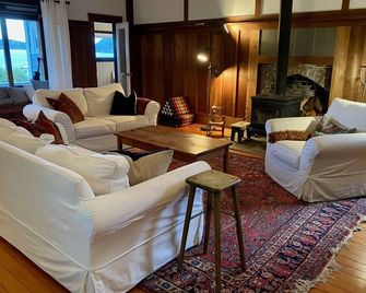 Historic Waterfront Home for Monthly Rentals - Mayne Island - Living room