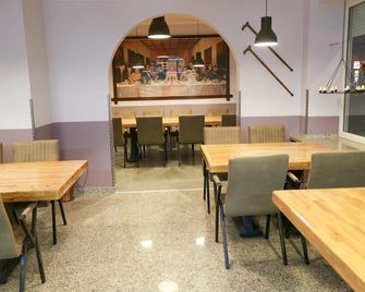 Apartment with garden & terrace - Essen - Restaurant