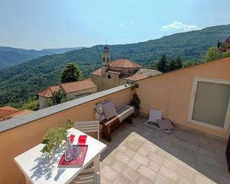 Altido Great Flat With Terrace And Amazing Hills View - Borghetto d'Arroscia - Balcony