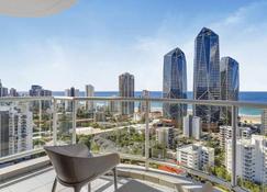 Deluxe Private Apartment and Studio - Ocean Views - Surfers Paradise - Balkong