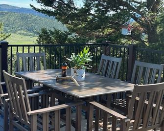 Welcome to Our Mountain Lake Getaway - White Sulphur Springs - Balcony