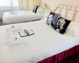 The Albert Hotel - בלקפול - חדר שינה