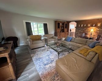 Cozy Hilltop Hideaway in Raymond - Raymond - Sala de estar