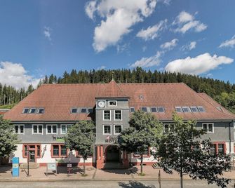 Doppelzimmer M mit Dusche und WC - Titisee-Neustadt - Building