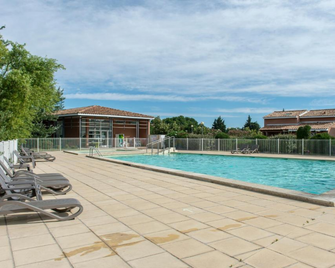 Résidence Nemea Les Rives du Lac - Saint-Saturnin-lès-Avignon - Piscina