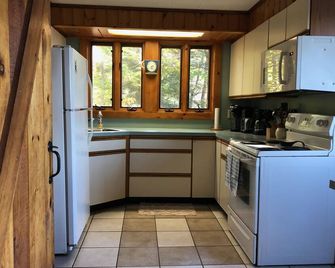 Secluded Lakefront Cottage With Private Beach Lakes Region, Denmark Maine - Denmark - Kitchen