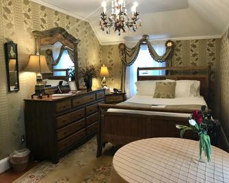 Gramercy Mansion - Stevenson - Bedroom