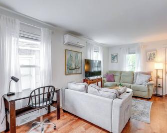 Walkable Dtwn Townhome Near Campus and Palmer Square - Princeton - Living room