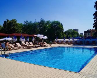 葛洛麗亞宮外交村假日酒店 - 索菲亞 - 索非亞 - 游泳池