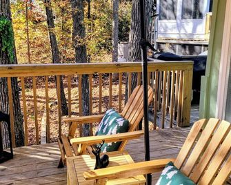 Clemsonilakesideiparkpassipizzaovenlyoutubetvlfirepit - Anderson - Balkon