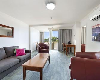 Burnett Riverside Hotel - Bundaberg - Oturma odası