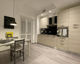 Casa Vacanze Cozy House Matera - Matera - Kitchen