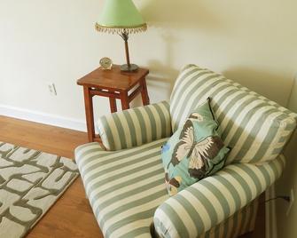 Retro Hipster Loft Overlooking River In Mainlake Building - Salisbury - Olohuone
