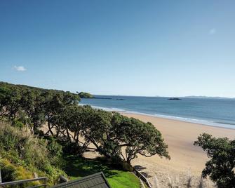 Sunlit Bay Villas - Mangonui - Beach