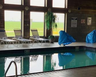 AmericInn by Wyndham Kewanee - Kewanee - Pool