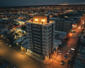 Ramada Residences by Wyndham Puerto Madryn CQ Gales - Puerto Madryn - Building