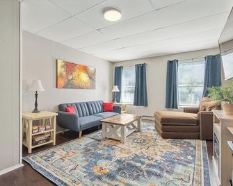 Luxury in the Heart of Downtown Wilmington, Minutes from WEC - Wilmington - Wohnzimmer