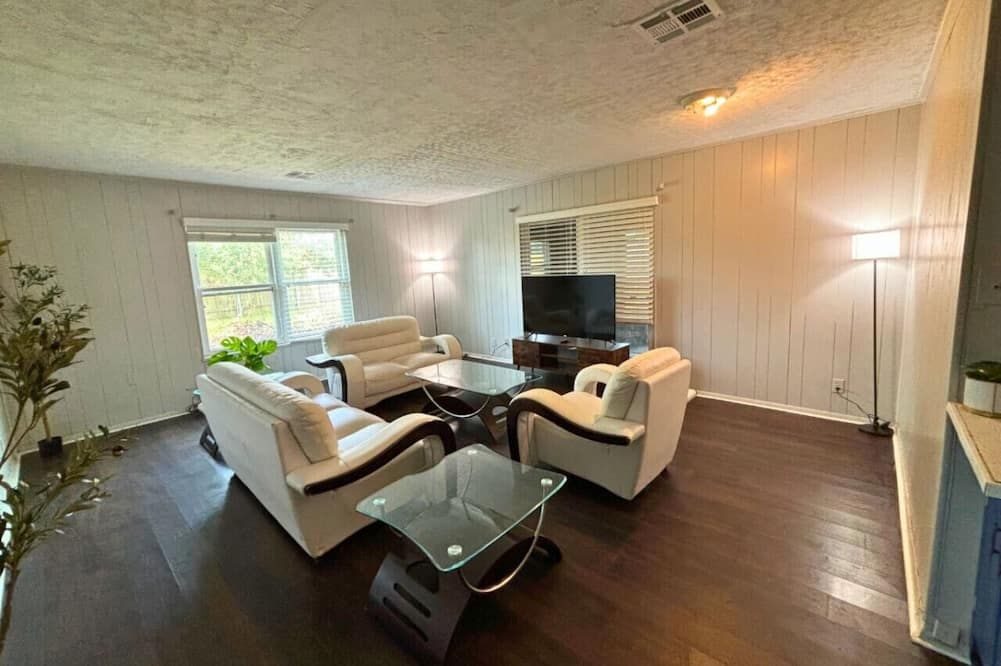 Cozy 1x1 Retro Escape - East Htx - יוסטון - סלון