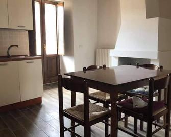 Il Minotauro B&B a 5 minuti da Popoli - Roccacasale - Comedor