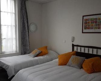 Hotel de Normandie - Saint-Aubin-sur-Mer - Bedroom