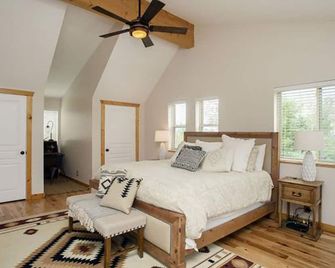 Eden Log Cabin / Near Lake & Ski Resorts - Eden - Bedroom