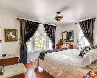 Victorian Paradise With Intellibed Bed In Downtown Campbell - Campbell - Bedroom