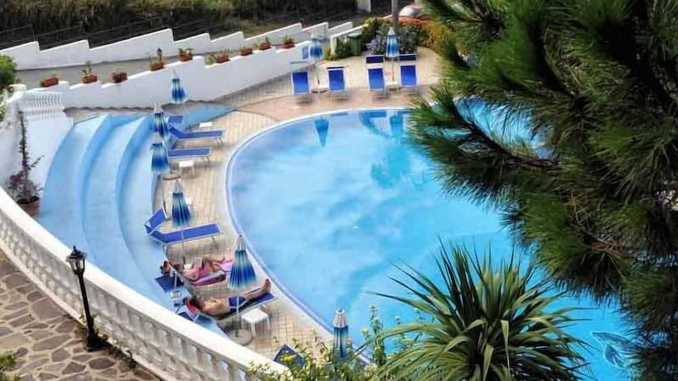 Villaggio Pineta Petto Bianco
