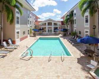 Hampton Inn & Suites Venice Bayside South Sarasota - Venice - Piscina