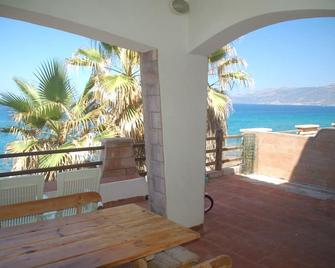 Waterfront Apartments Bosa Porto Alabe - Tresnuraghes - Balcón