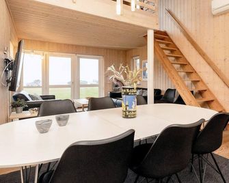 5 Star Holiday Home in Faaborg - Faaborg - Dining room