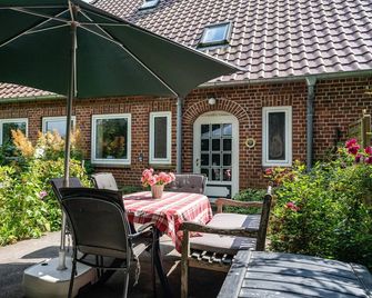 Apartment 'Ferienwohnung Gartenfreude' with Private Terrace, Private Garden and Wi-Fi - Pellworm - Innenhof