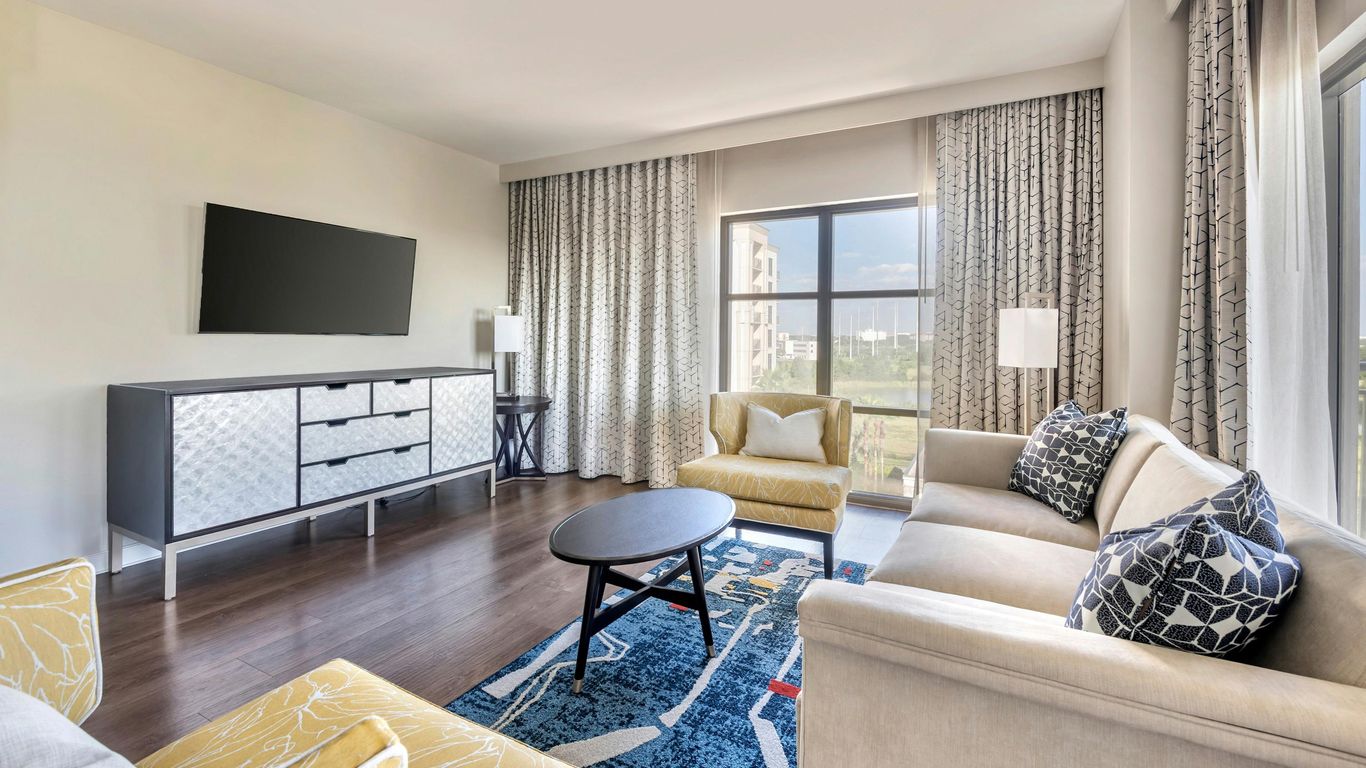 Las Palmeras by Hilton Grand Vacations