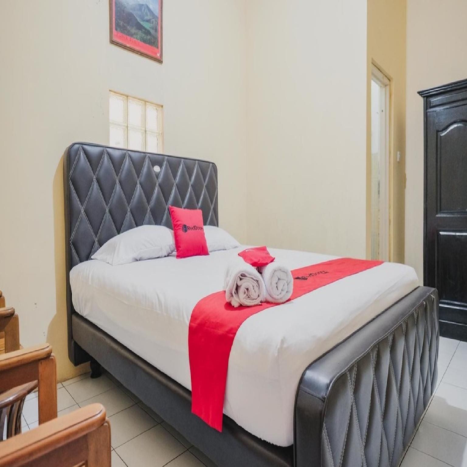 RedDoorz Syariah near Stadion Maulana Yusuf - Serang City - Camera da letto