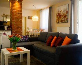 New modern, luxurious, barrier-free and cozy apartment - Ühlingen-Birkendorf - Living room