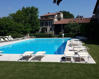 Apartment in a charming ancient village. - Calvagese della Riviera - Piscina