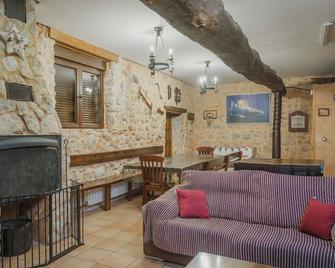 Country House 'Las Tercias De Curiel' with Mountain View and Wi-Fi - Curiel de Duero - Living room