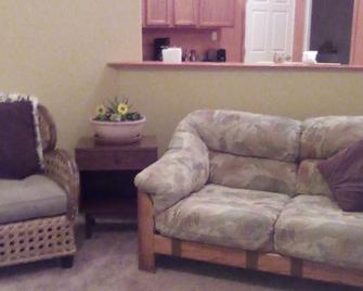 Ranchoe's Vacation Getaway - Kanab - Living room