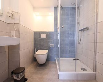 24/7 selfcheckin Schmiedestrasse - Leer - Baño