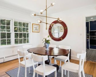 Minutes from Downtown Easton and St. Michaels | Pool | Private Dock - Royal Oak - Comedor
