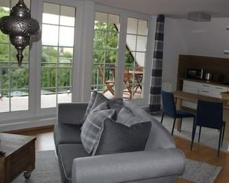 A-J-Ostseespass.de - Elmenhorst-Lichtenhagen - Wohnzimmer
