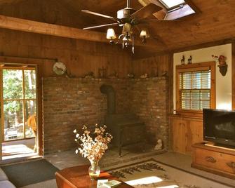 Camp Inches On Wild Meadow Brook - Danbury - Room amenity