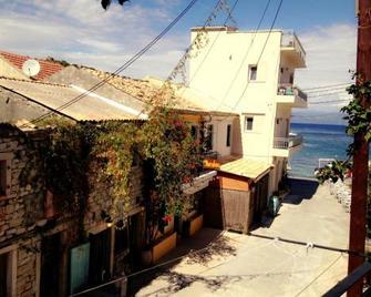 Evi's Maisonette - Longos - Outdoor view