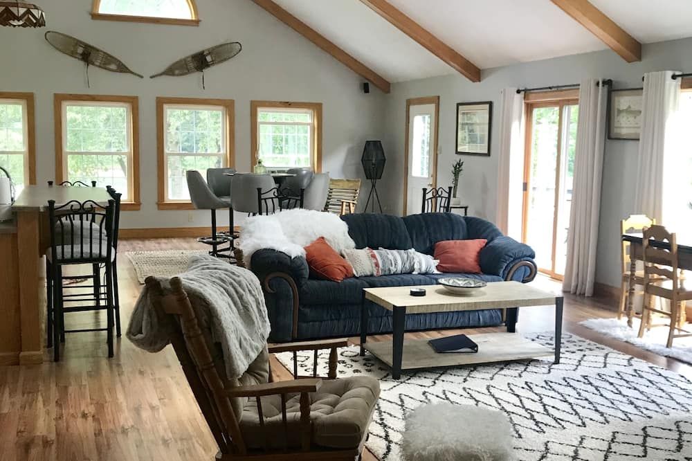 Riverfront Cabin Oasis/PSU football/Elk viewing