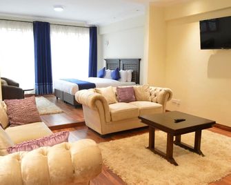 Cranes Suites Hotel - Kitale - Living room