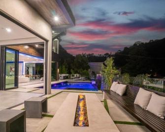 Hillside Oasis Estate (Brand New) - Woodland Hills - Pool