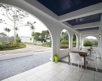 Brizo Hotel and Resort Tagaytay - Silang - Patio
