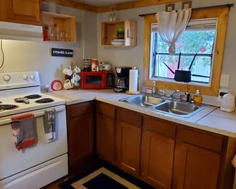Precious 2BR/1Bath. Affordable for workers - West Monroe - Kitchen