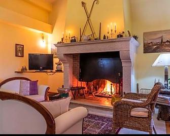 The Forest House - Isernia - Wohnzimmer