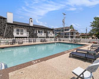 Snyder's Shoreline Inn - Ludington - Bazén